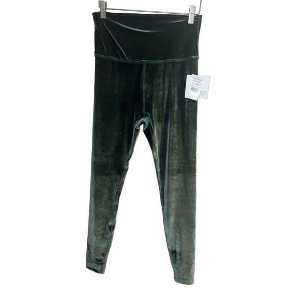 ✨Beyond Yoga VELVET MOTION SZ LARGE LEGGINGS IN EMERALD GREEN✨ - Picture 1 of 7